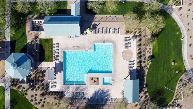 Building Photo - 4BR / 2.5BA Home with Expansive Lot – 2-Car Garage, Community Pools & Golf