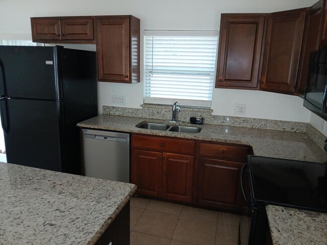 Building Photo - Remodeled, 4 Bedroom, 2 Bathroom close to schools, shopping and highways ...