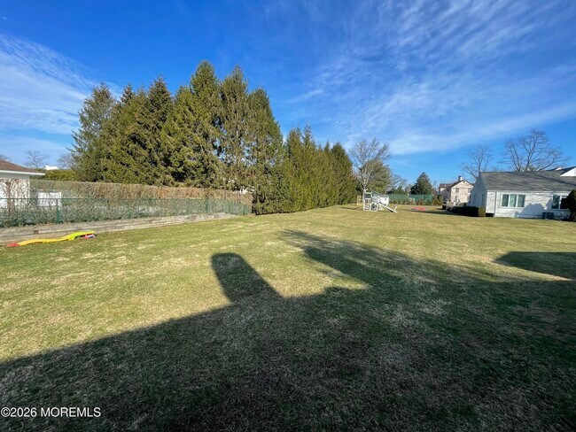 Building Photo - 60 Larchwood Ave