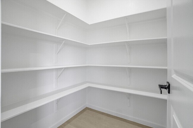 Building Photo - 511 Louis Ln