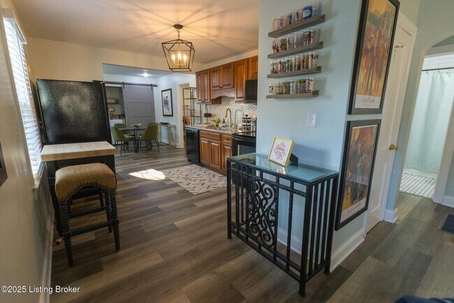 Building Photo - 720 Gheens Ave