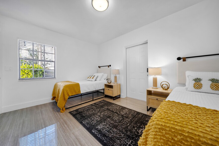 Building Photo - 1800 SW 5th Ave