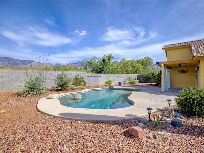 Building Photo - Spacious 4-Bedroom Home with Private Pool & Large Enclosed Backyard!