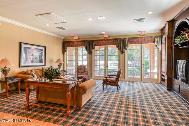 Building Photo - 605 Fairway Dr