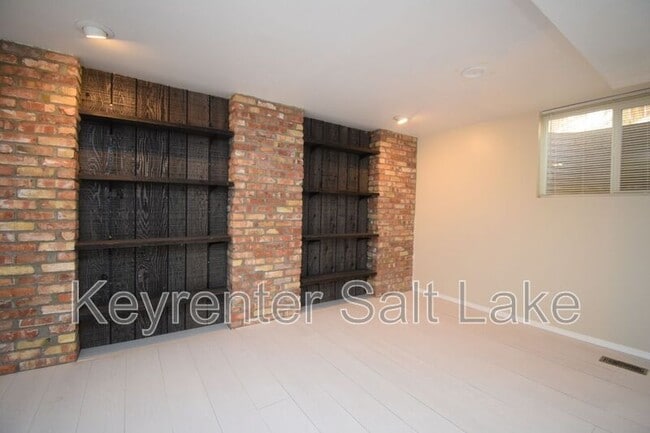 Building Photo - 3582 E Mardonna Way