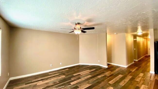 Building Photo - 3 Bed (+ bonus room) 2 Bath Home in Meridi...