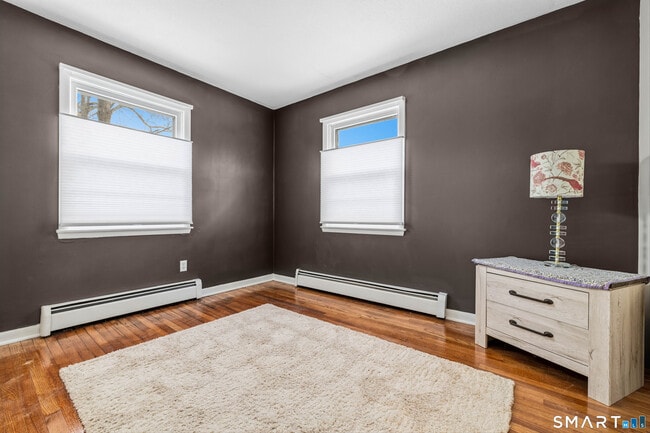 Building Photo - 12 Beach Park Rd