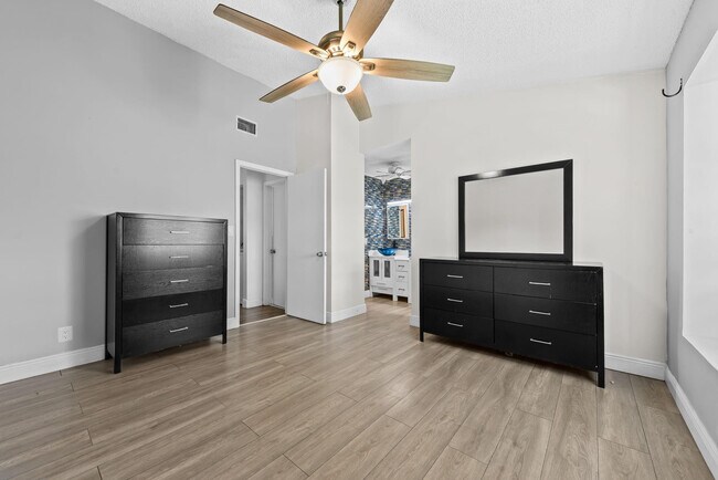 Building Photo - 4902 NW 82nd Ave