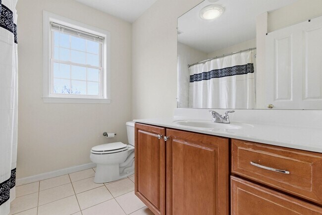 Building Photo - 16 Windsor Rd