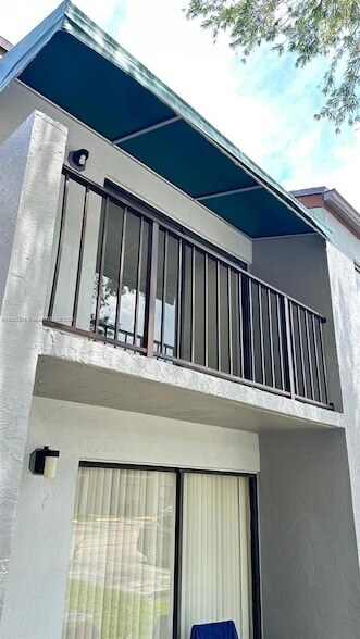 Building Photo - 7421 SW 152nd Ave