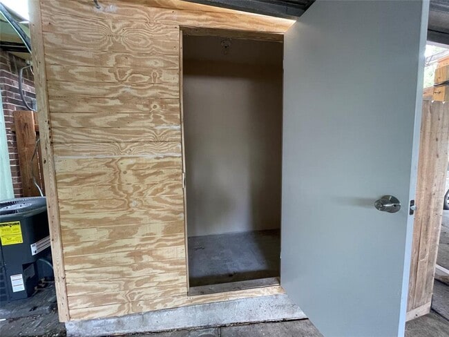 Building Photo - 4079 Young St