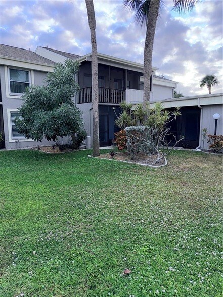 Building Photo - 5920 7th Ave W