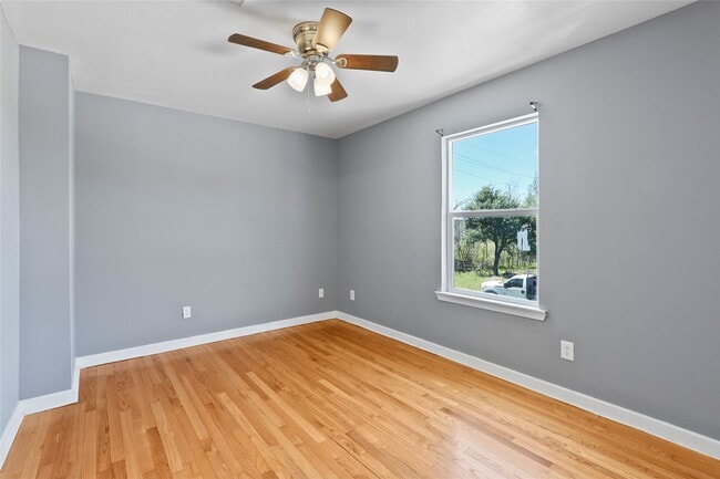 Building Photo - 11131 Holly Hill Ln