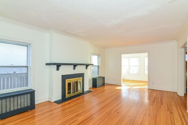 Building Photo - 1067-1069 Saint Clair Avenue