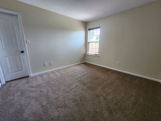Building Photo - 70 Mill Pond Pl