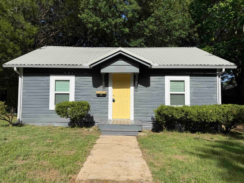 Primary Photo - 644 9th St SE
