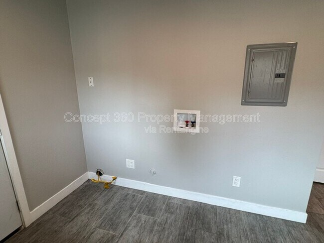 Building Photo - 144 Primrose Ave
