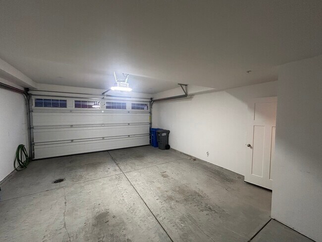 Building Photo - 3211 Fennel Ln