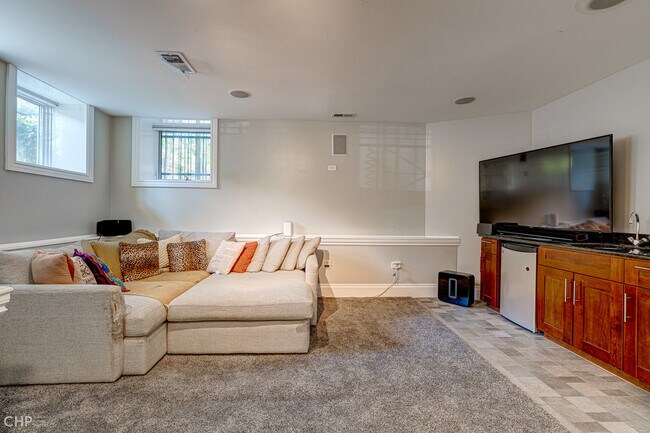 Building Photo - 2116 W Potomac Ave