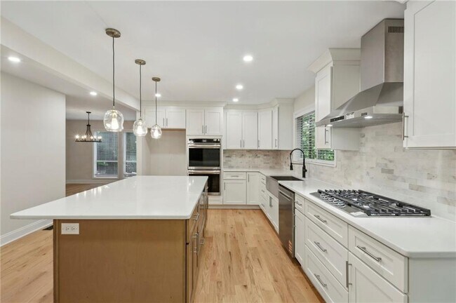 Building Photo - 545 Woodman Pl