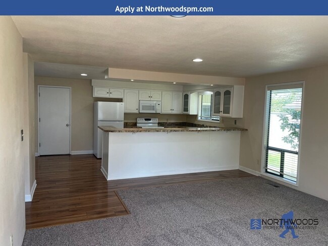 Building Photo - Charming 3 Bedroom 2 Bath Home in Very Nic...