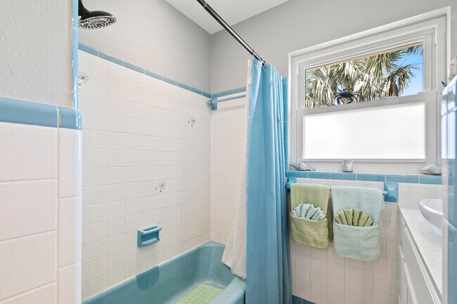 Building Photo - 4056 38th Way S