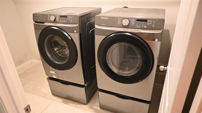 Building Photo - 127 Winged Elm Ct