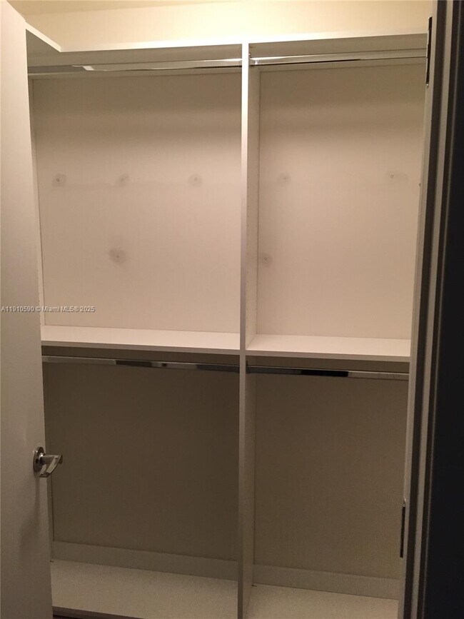 Building Photo - 999 SW 1st Ave