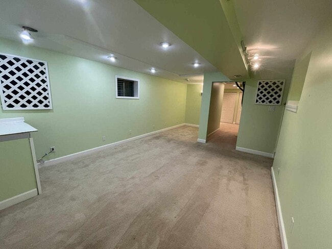 Building Photo - 76 Canterbury Trail