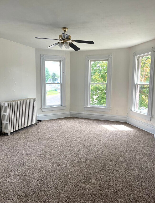 Primary Photo - 324 E Paint St