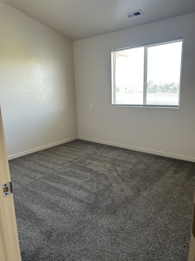 Building Photo - 2107 W 2180 N