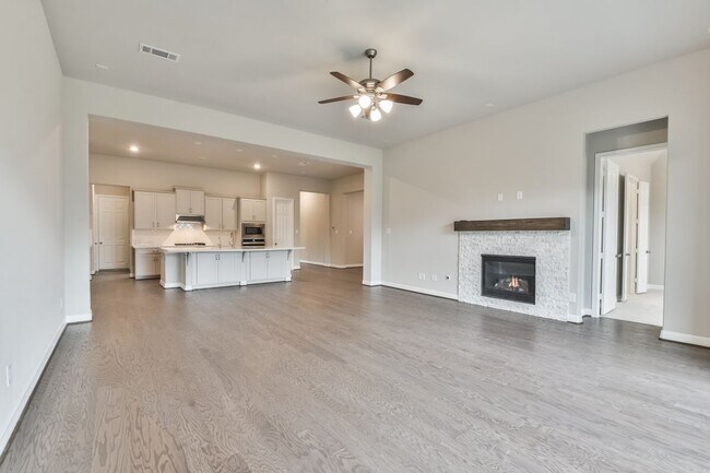 Building Photo - 27124 Regal Scott Dr