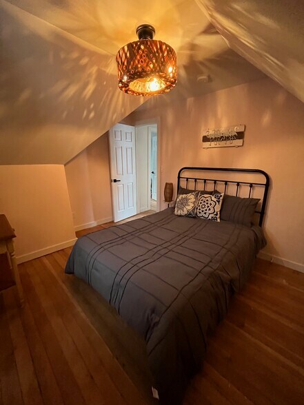 3rd bedroom with full bed - 17 S Pine St