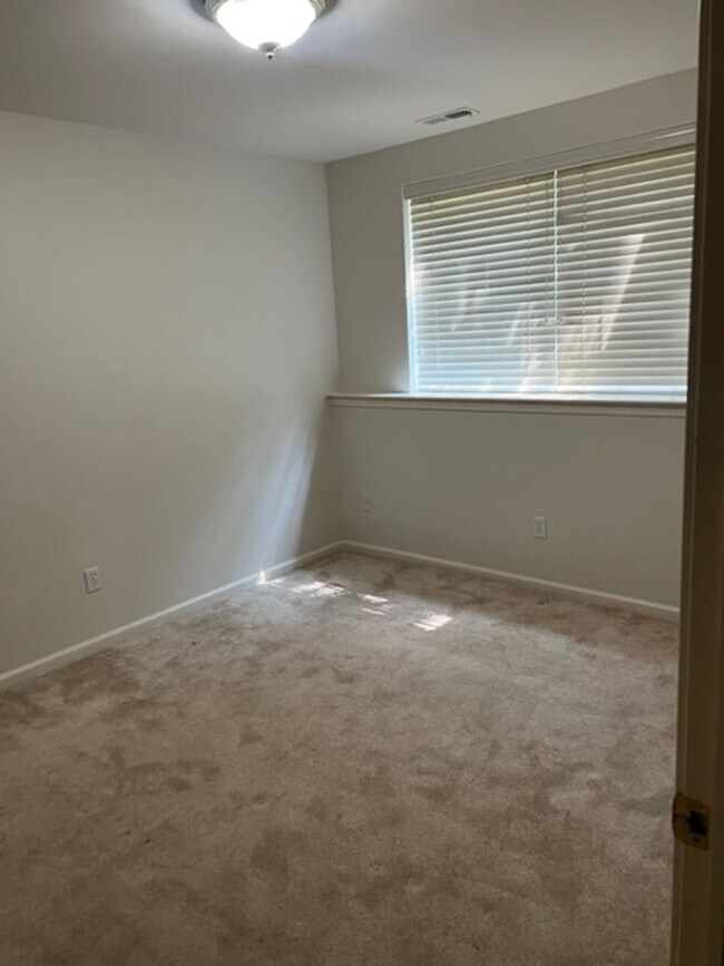 Building Photo - 3087 Promenade Cir