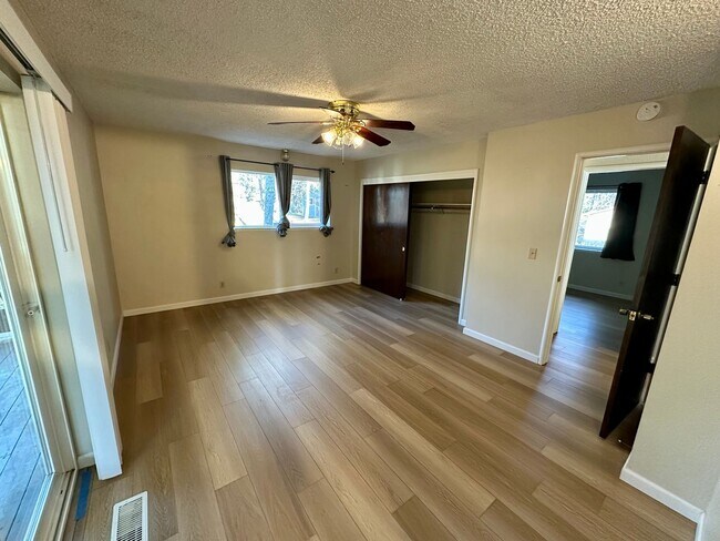 Building Photo - charming 3-bedroom, 2-bathroom