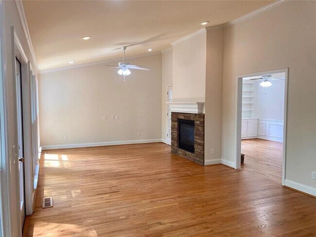 Building Photo - 3245 Moss Creek Dr