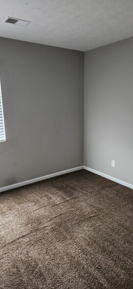 Building Photo - 8854 Eagleview Dr