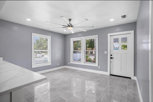 Building Photo - 8907 N Blvd