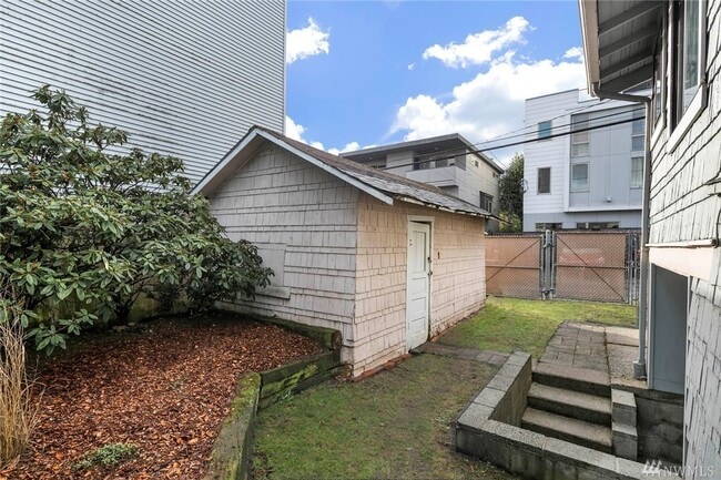 The studio - outside - 815 N 41st St