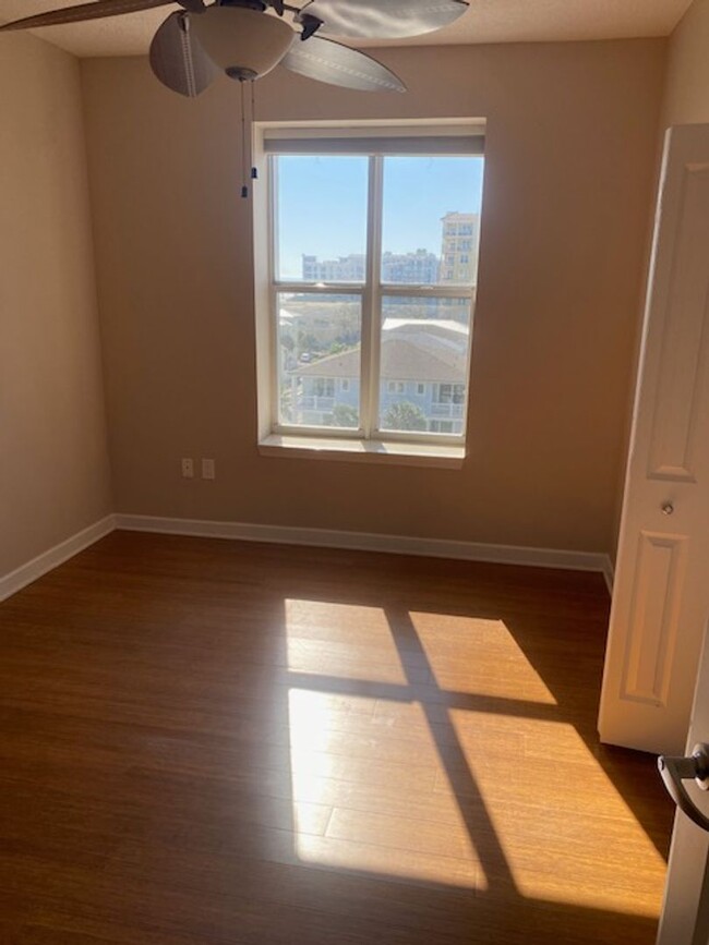 Building Photo - Fabulous Ocean Views!