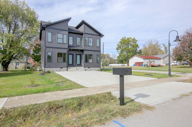 Building Photo - 230 3rd St