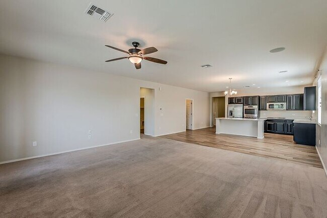 Building Photo - Modern 4 Bed Tucson Rental with Spacious K...