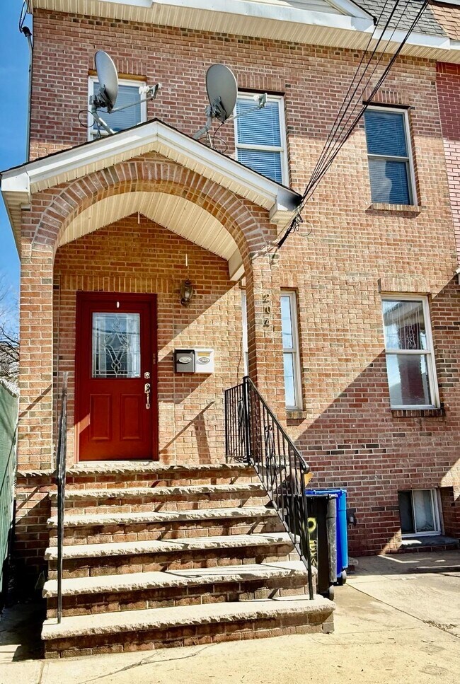 Building Photo - 204 Olean Ave