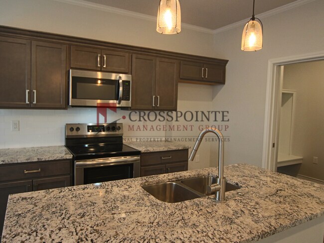 Building Photo - Stunning 2 Bed 2.5 Bath 1 Car Garage Townhome in Tyler!