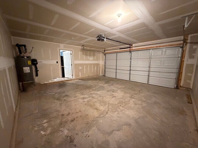 Building Photo - Available Now – Spacious 4BR Home on 1.5 Acres in Rural Hall!