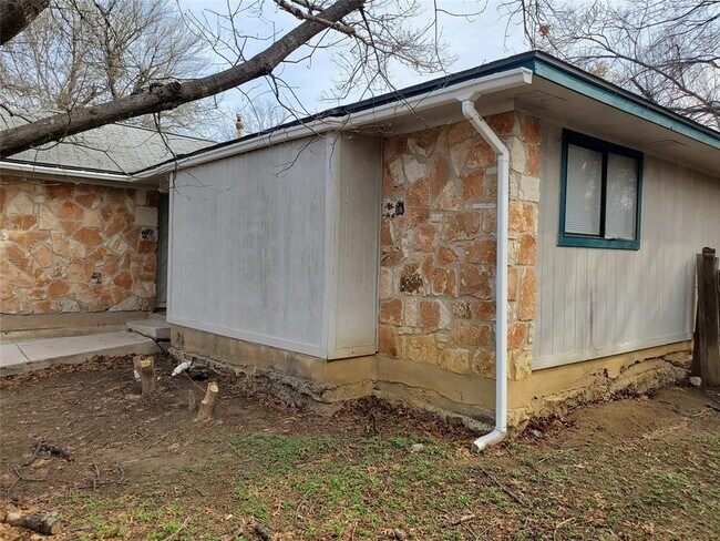 Building Photo - 907 Fairway Green Cove