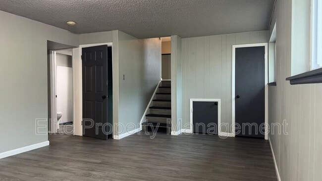 Building Photo - 4030 Ridge Dr