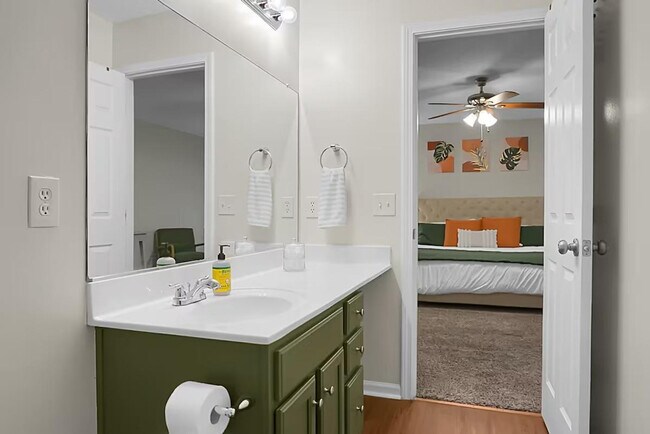 Building Photo - 124 Larkspur Dr