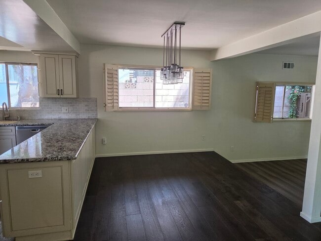 Building Photo - 4734 Laurelgrove Ave