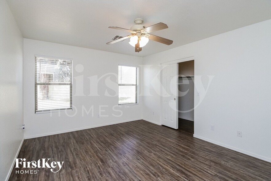 Building Photo - 8526 E Meseto Ave